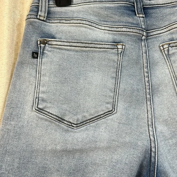 Judy Blue HW fray hem cut off dad shorts. Front rise 11” inseam 4.5” 15250 - Picture 7 of 7